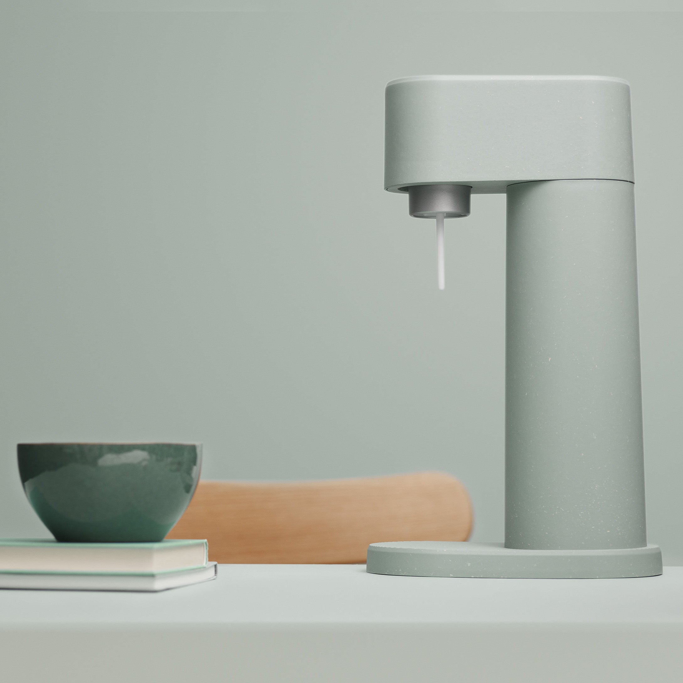 A pigeon Woody sparkling water maker