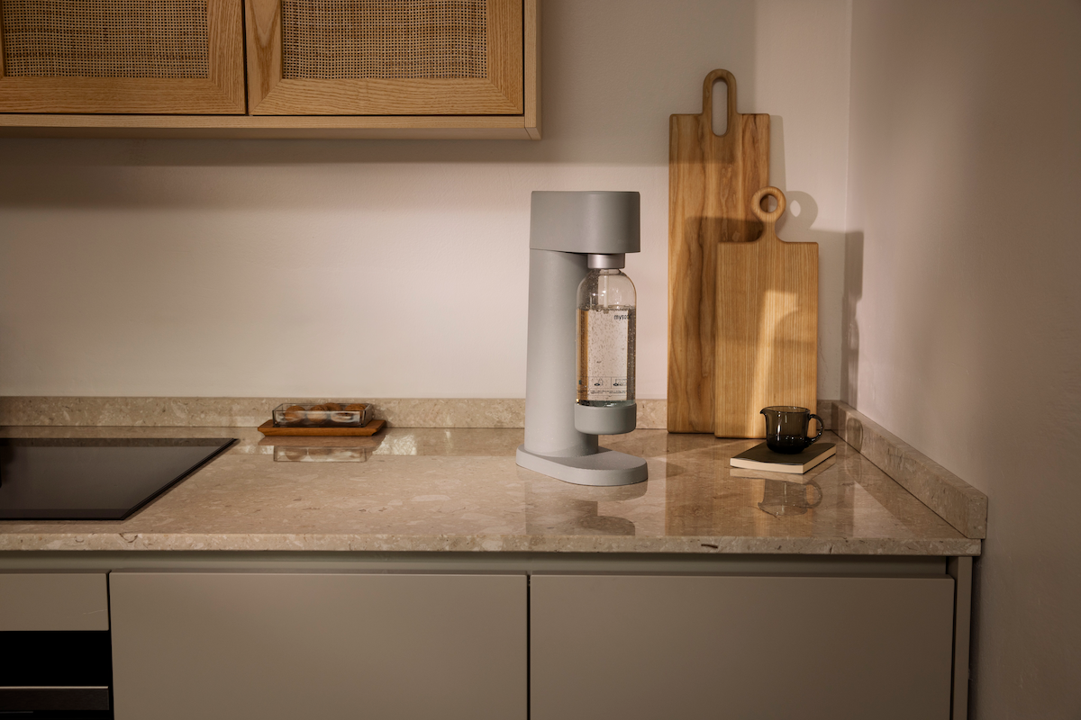 A pigeon Woody psarkling water maker on kitchen counter