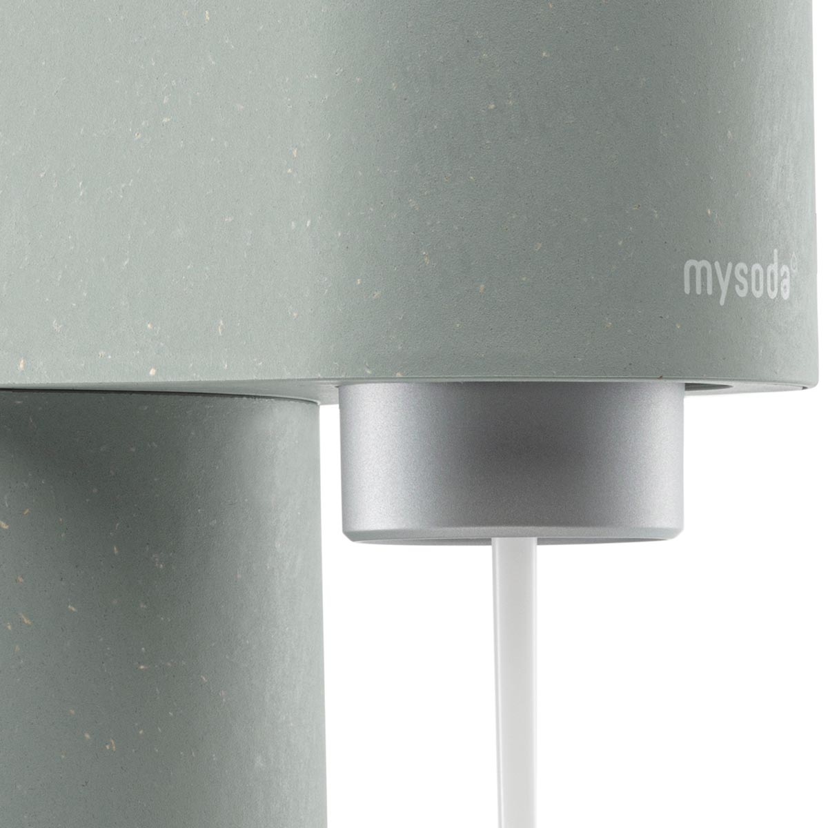 Close-upp of pigeon Mysoda Woody sparkling water maker