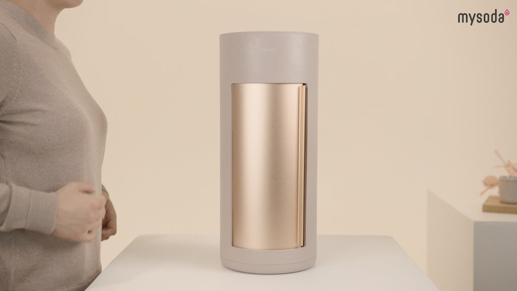 A video showing detail shots of Mysoda Glassy Latte